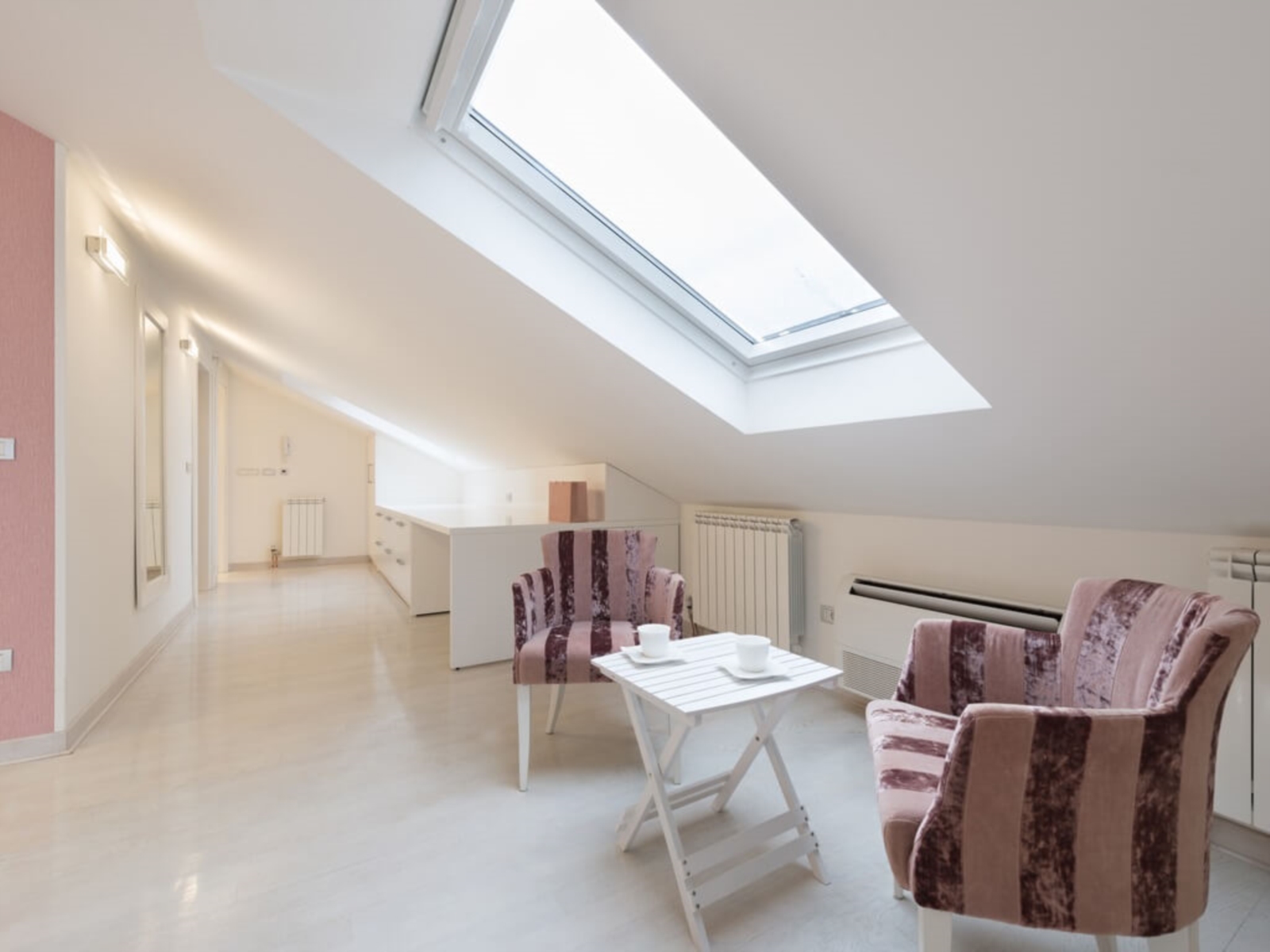 Artisan plâtrier au travail